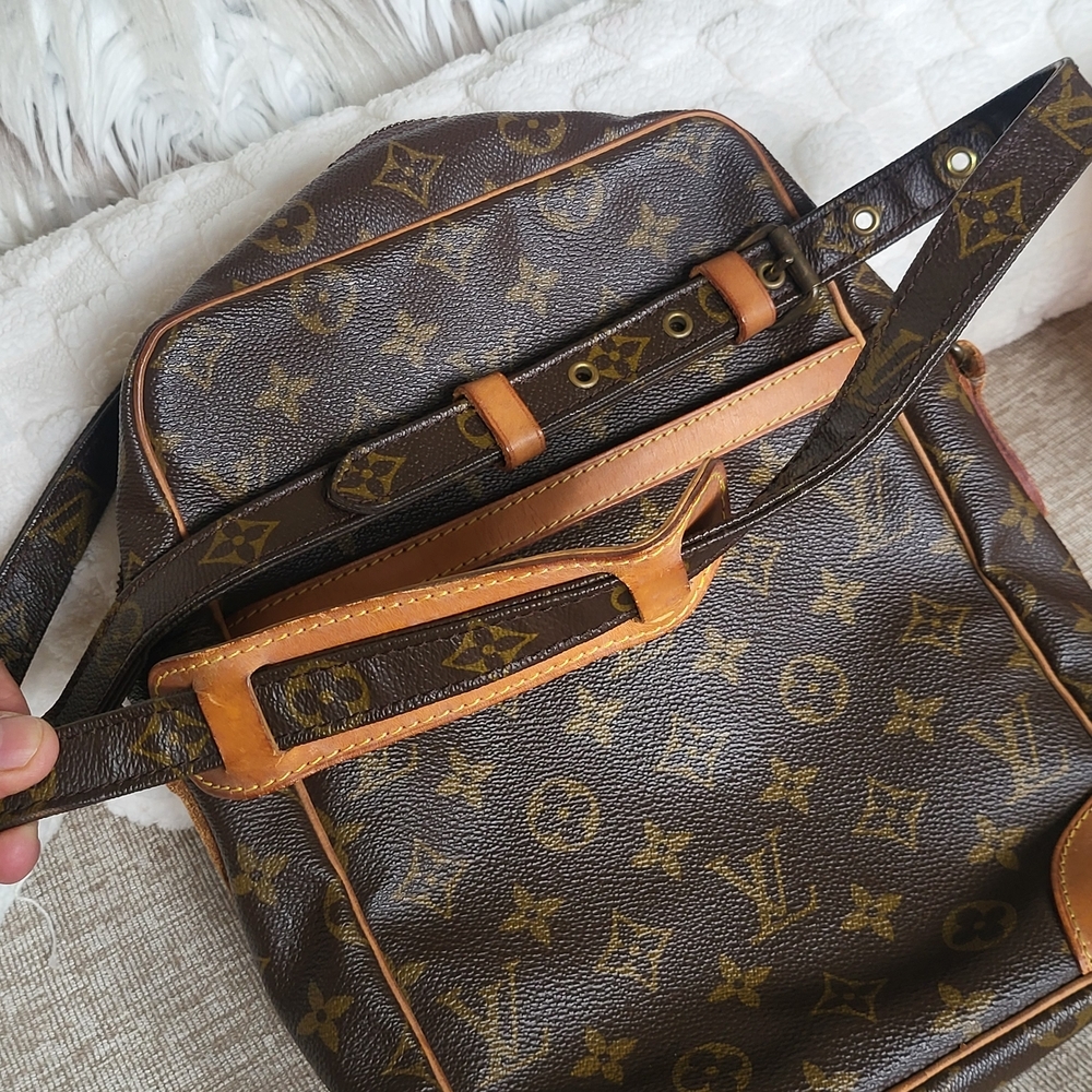 LOUIS VUITTON Shoulder Bag Danube GM Monogram, Authentic!! - Picture 16 of 16